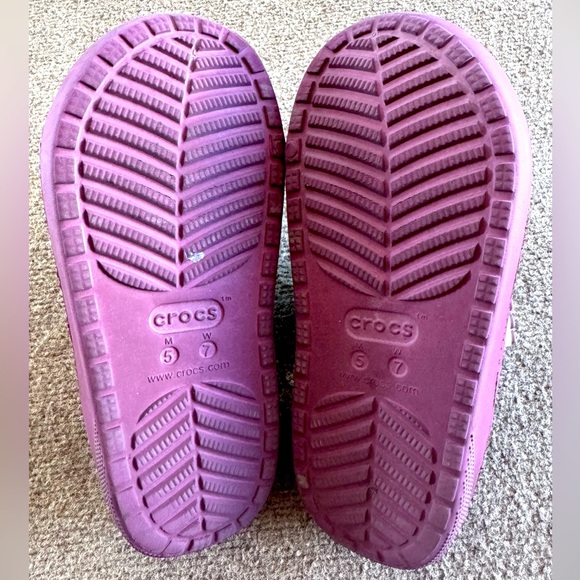 CROCS Classic Cozzzy Sandal Purple 
Size: M 5, W: 7 - Picture 5 of 7